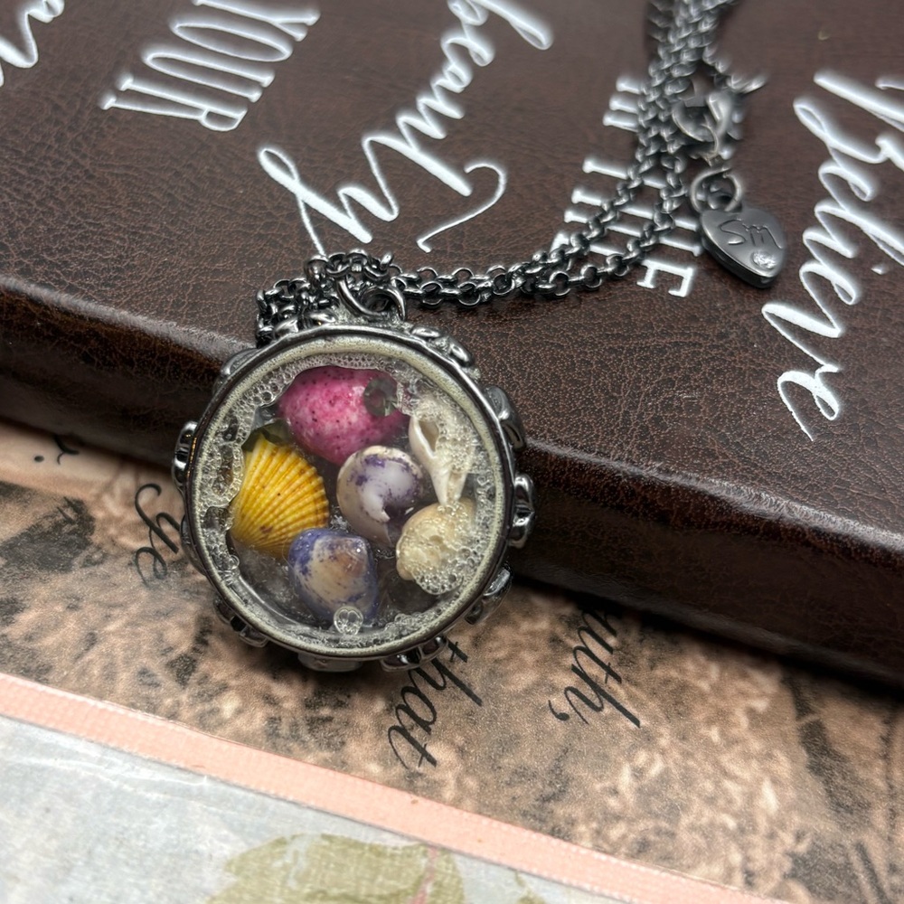 Vintage Seashell Pendant Necklace Coastal Boho Y2K Glass Dome Ocean